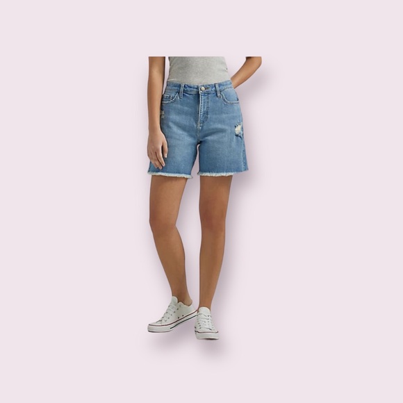 WOMEN'S LEGENDARY DENIM BOYFRIEND SHORT IN SIGNATURE LOOK Size 6 - Picture 1 of 5